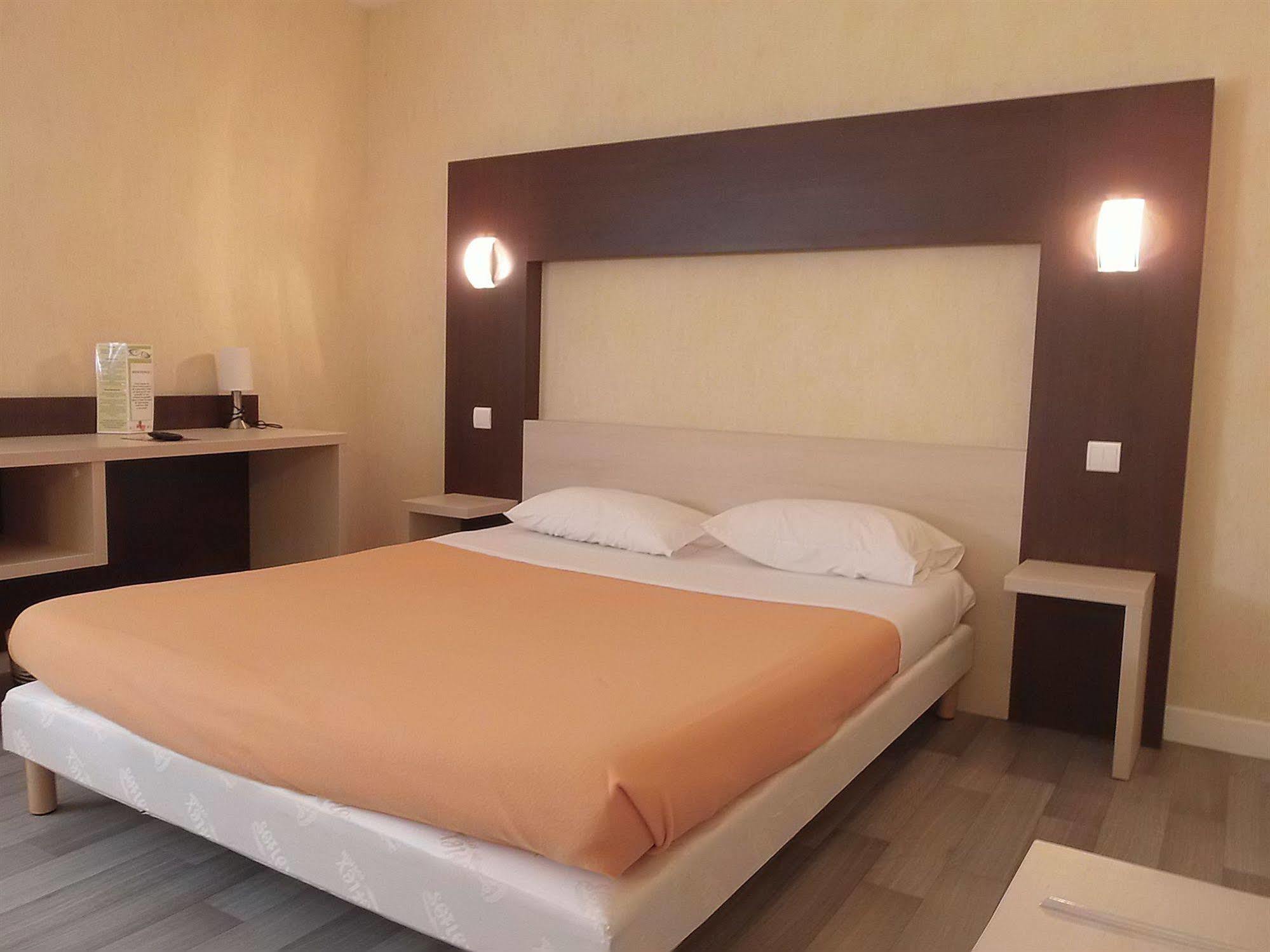 Hotel Azur Saint Junien Cit'Hotel מראה חיצוני תמונה